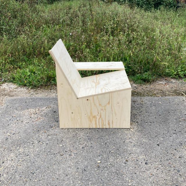 Prototyping a new garden chair with attached side table for @maggiesinsouthampton. The finished piece will look quite different, but it’s great to realise in plywood first. Many thanks again to @jsanders22 #lwsjournal